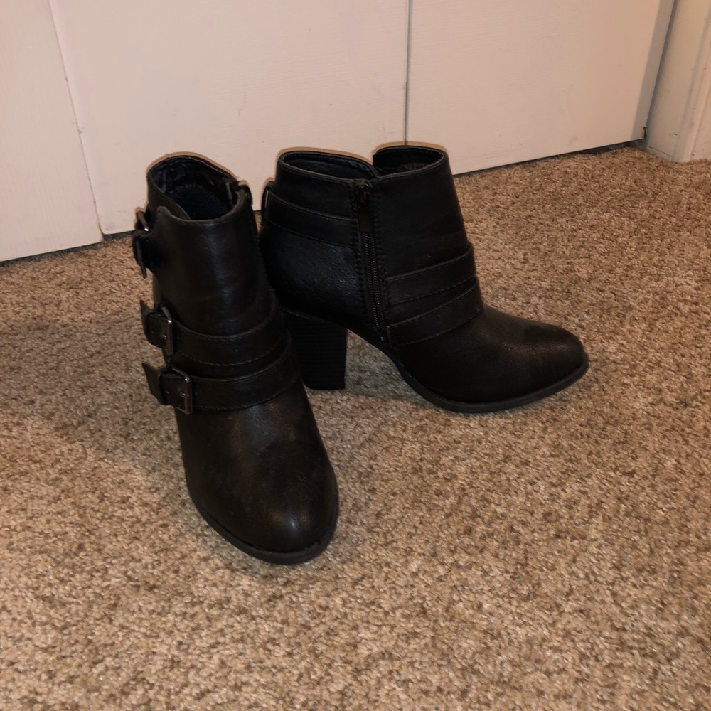 Black heeled booties